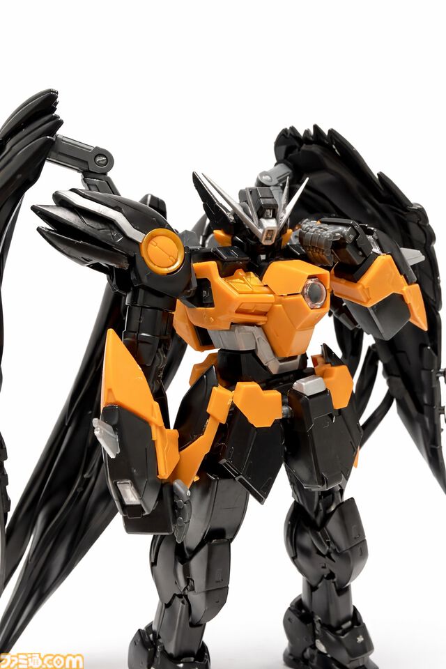 『Apex』×『ガンダム』コラボガンプラ組み立て体験！フリーダムでクリプトの立ち姿、ウイングゼロでミサイルを撃つヴァルキリーのアクションを満喫