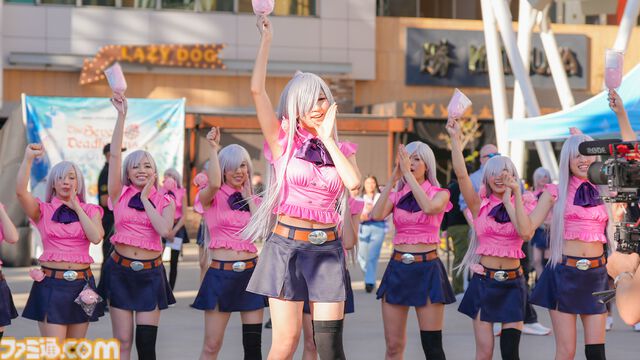 『七つの大罪：Origin』50名のエリザベスがズラリ。複数のエリザベスが登場する原作の“白い夢の森”をロサンゼルスで再現