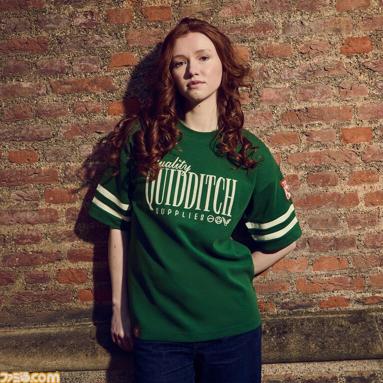 『ハリー・ポッター』クィディッチをモチーフにしたグッズが4月1日より発売。高級用具店をテーマにしたTシャツやスニッチのヘアクリップなどが登場