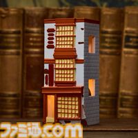 『ハリー・ポッター』クィディッチをモチーフにしたグッズが4月1日より発売。高級用具店をテーマにしたTシャツやスニッチのヘアクリップなどが登場