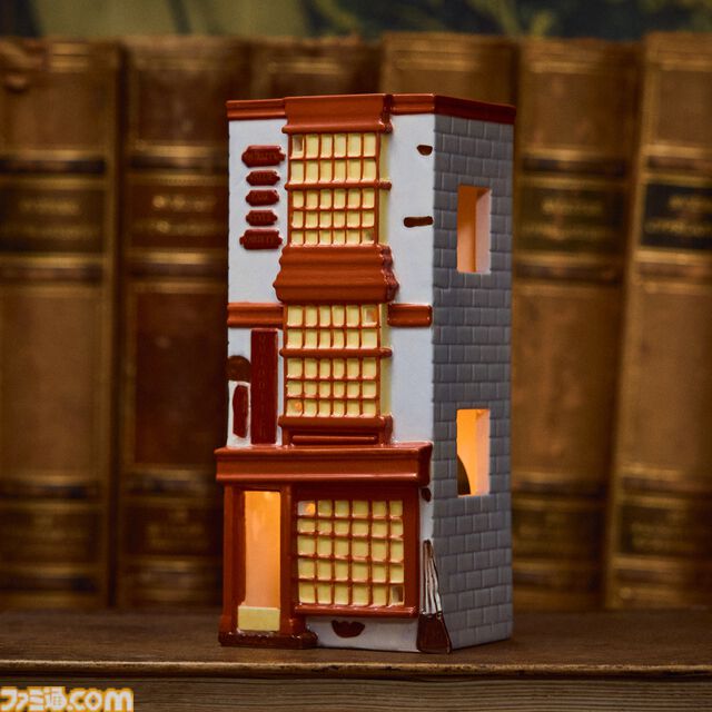 『ハリー・ポッター』クィディッチをモチーフにしたグッズが4月1日より発売。高級用具店をテーマにしたTシャツやスニッチのヘアクリップなどが登場