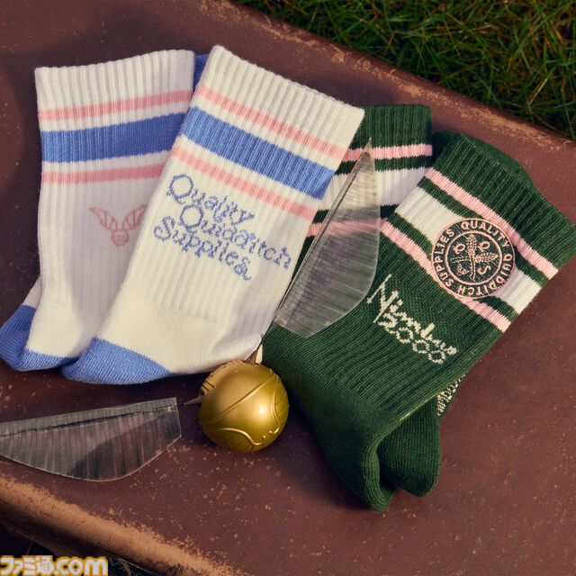 『ハリー・ポッター』クィディッチをモチーフにしたグッズが4月1日より発売。高級用具店をテーマにしたTシャツやスニッチのヘアクリップなどが登場