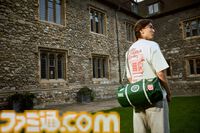 『ハリー・ポッター』クィディッチをモチーフにしたグッズが4月1日より発売。高級用具店をテーマにしたTシャツやスニッチのヘアクリップなどが登場