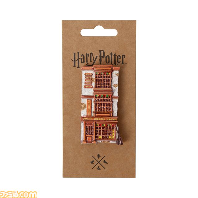 『ハリー・ポッター』クィディッチをモチーフにしたグッズが4月1日より発売。高級用具店をテーマにしたTシャツやスニッチのヘアクリップなどが登場