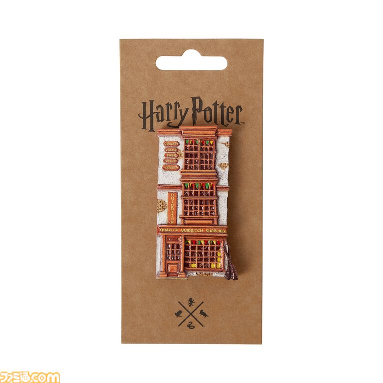 『ハリー・ポッター』クィディッチをモチーフにしたグッズが4月1日より発売。高級用具店をテーマにしたTシャツやスニッチのヘアクリップなどが登場