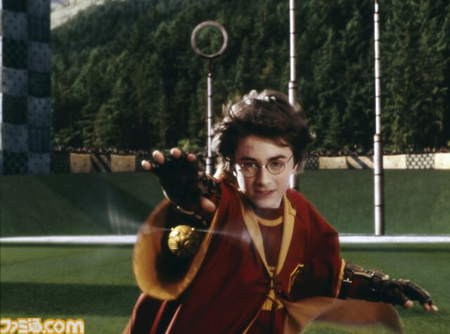 『ハリー・ポッター』クィディッチをモチーフにしたグッズが4月1日より発売。高級用具店をテーマにしたTシャツやスニッチのヘアクリップなどが登場