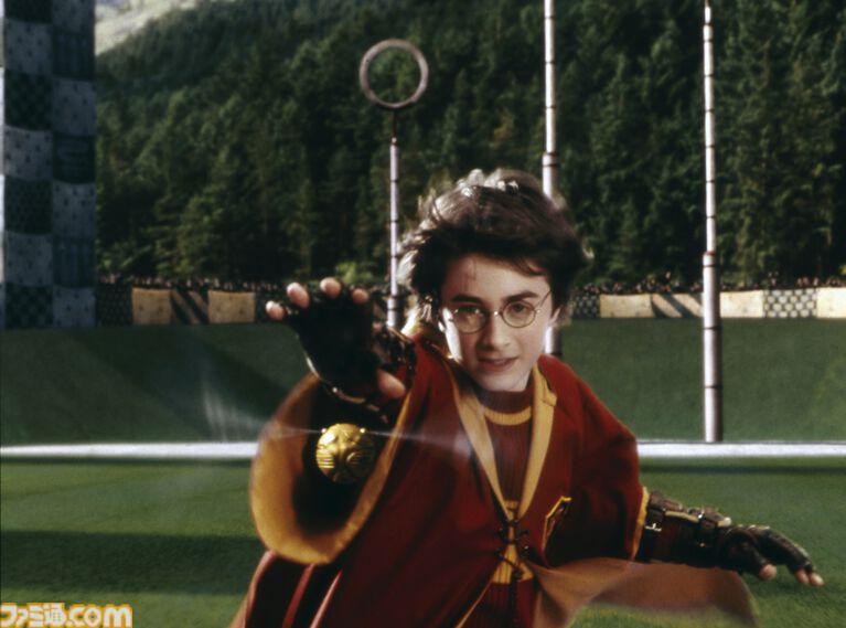 『ハリー・ポッター』クィディッチをモチーフにしたグッズが4月1日より発売。高級用具店をテーマにしたTシャツやスニッチのヘアクリップなどが登場