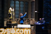 『ハリー・ポッター』クィディッチをモチーフにしたグッズが4月1日より発売。高級用具店をテーマにしたTシャツやスニッチのヘアクリップなどが登場