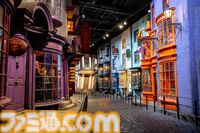 『ハリー・ポッター』クィディッチをモチーフにしたグッズが4月1日より発売。高級用具店をテーマにしたTシャツやスニッチのヘアクリップなどが登場