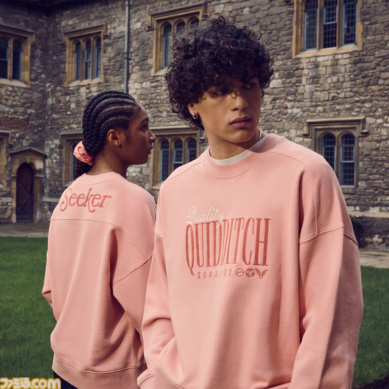 『ハリー・ポッター』クィディッチをモチーフにしたグッズが4月1日より発売。高級用具店をテーマにしたTシャツやスニッチのヘアクリップなどが登場