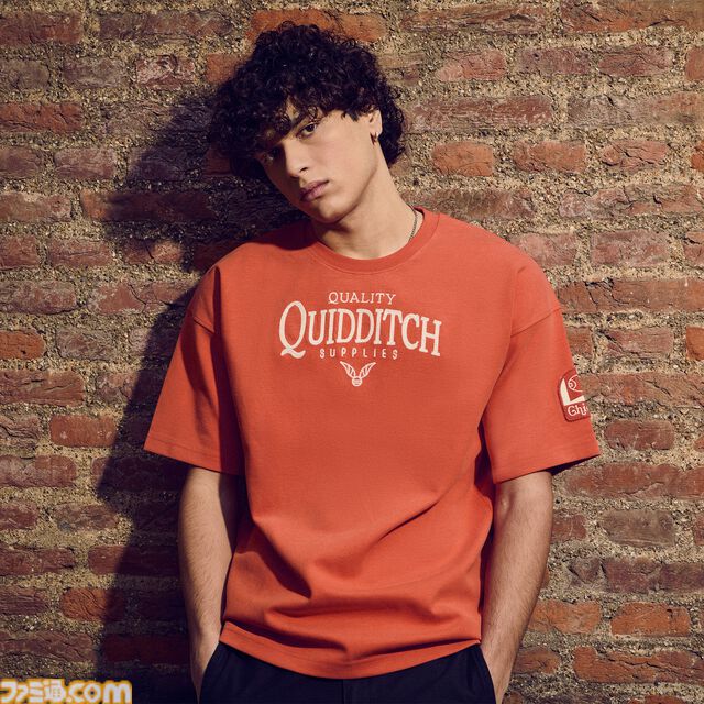 『ハリー・ポッター』クィディッチをモチーフにしたグッズが4月1日より発売。高級用具店をテーマにしたTシャツやスニッチのヘアクリップなどが登場