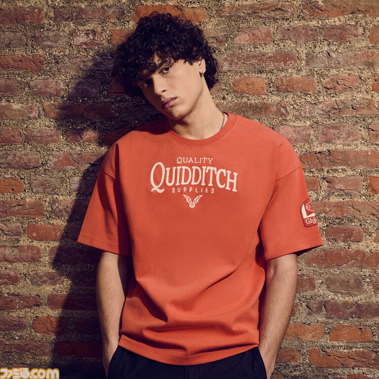 『ハリー・ポッター』クィディッチをモチーフにしたグッズが4月1日より発売。高級用具店をテーマにしたTシャツやスニッチのヘアクリップなどが登場