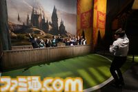 『ハリー・ポッター』クィディッチをモチーフにしたグッズが4月1日より発売。高級用具店をテーマにしたTシャツやスニッチのヘアクリップなどが登場