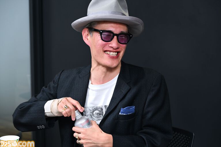 FLOWが新曲『5TELLA』でゲーム『機動戦士ガンダム アーセナルベース WAVECHOES』と出会った。“アニメ主題歌請負人”歴22年、アニソンフェスも主催するロックバンドがずっと全力な理由