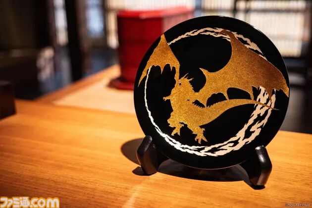『FF14』バハムート、メーティオンの輪島塗デザインプレートが販売再開。能登半島地震の影響により販売中止となっていた