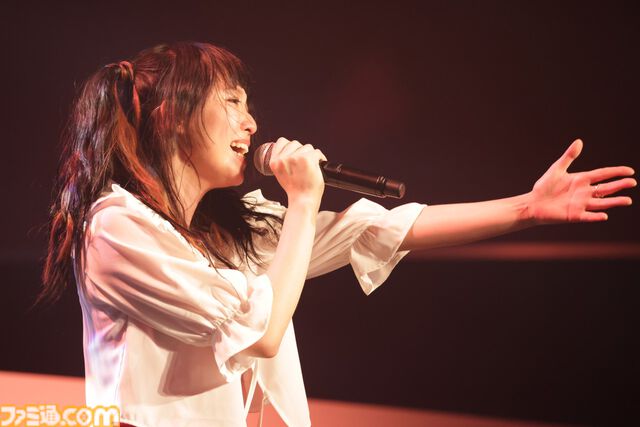 『ヘブバン』She is Legendが新曲“闇夜のKomachi Vampire”をライブ初披露。ラップパートは麻枝 准氏のお手本を参考にレコーディング【ライトフライヤースタジオ10周年記念フェスリポート】