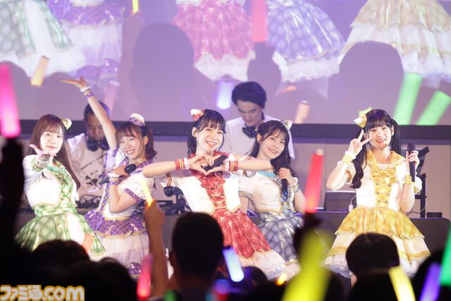 『ヘブバン』She is Legendが新曲“闇夜のKomachi Vampire”をライブ初披露。ラップパートは麻枝 准氏のお手本を参考にレコーディング【ライトフライヤースタジオ10周年記念フェスリポート】