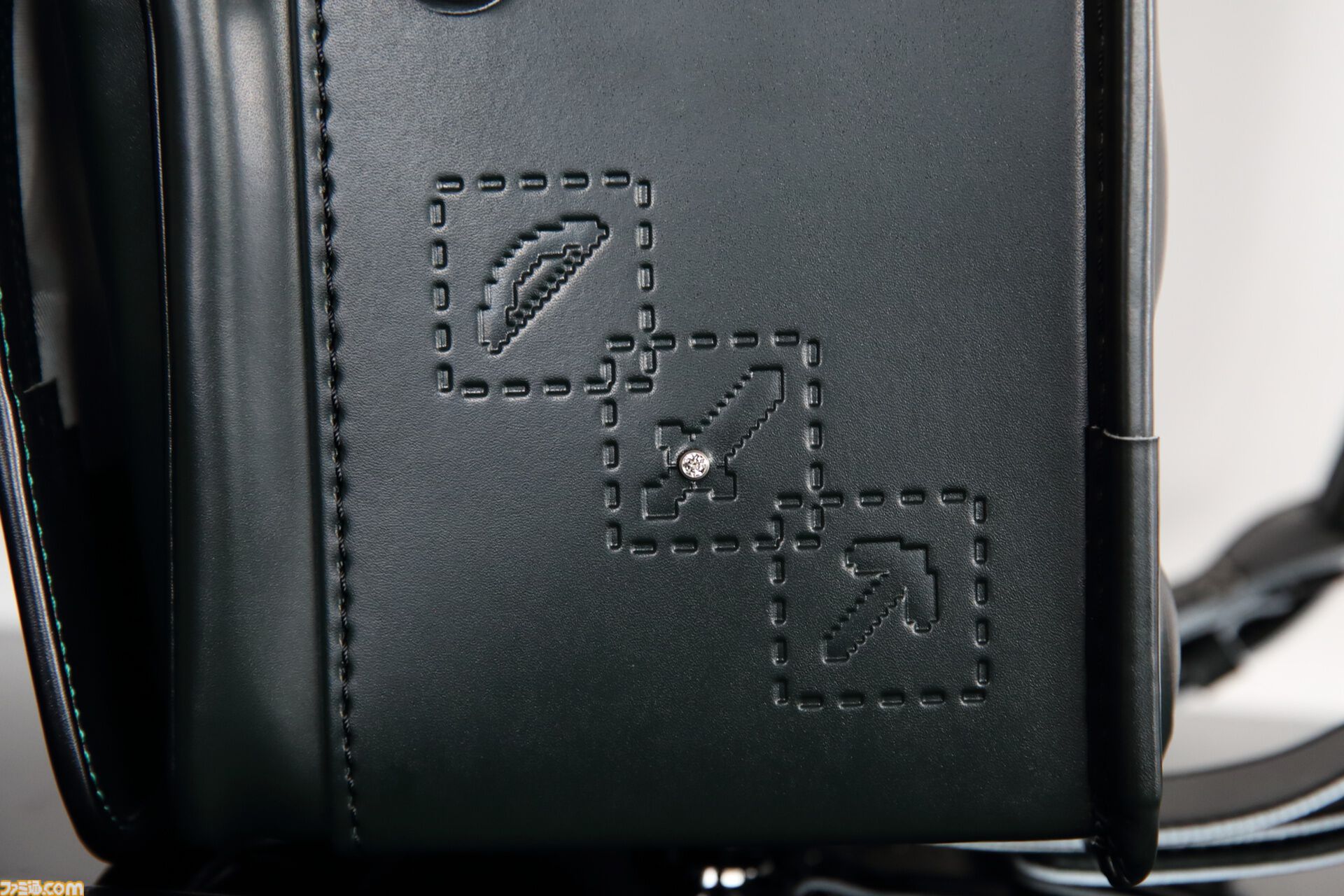 『マイクラ』モデルのランドセルが予約受付中。ビビットピンク、青、パールラベンダーステッチの3色が今年から仲間入り。2027年3月お届け