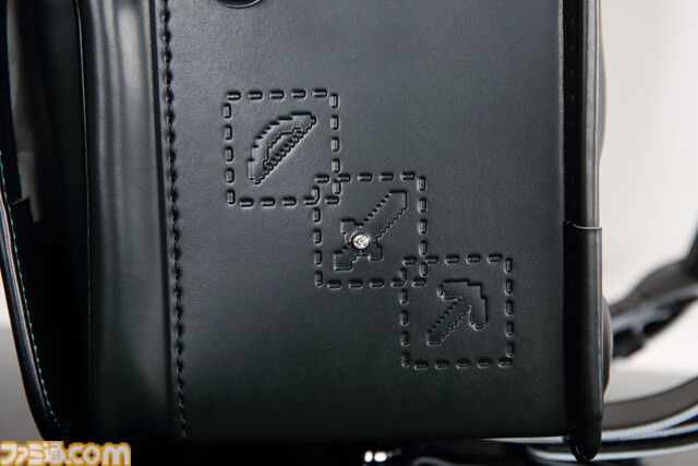 『マイクラ』モデルのランドセルが予約受付中。ビビットピンク、青、パールラベンダーステッチの3色が今年から仲間入り。2027年3月お届け