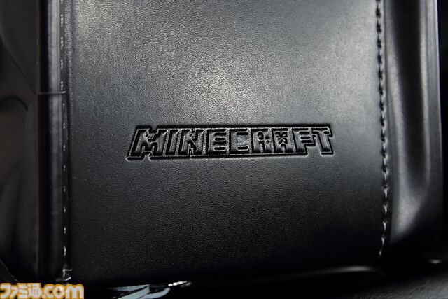 『マイクラ』モデルのランドセルが予約受付中。ビビットピンク、青、パールラベンダーステッチの3色が今年から仲間入り。2027年3月お届け