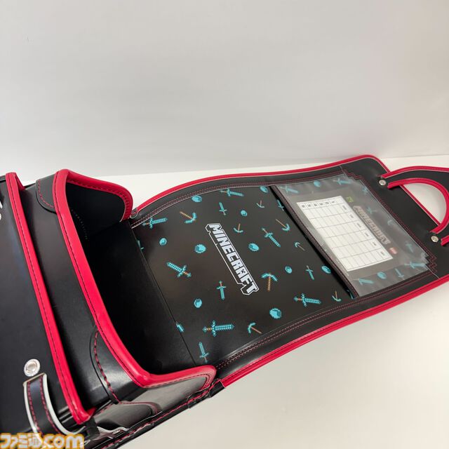 『マイクラ』モデルのランドセルが予約受付中。ビビットピンク、青、パールラベンダーステッチの3色が今年から仲間入り。2027年3月お届け