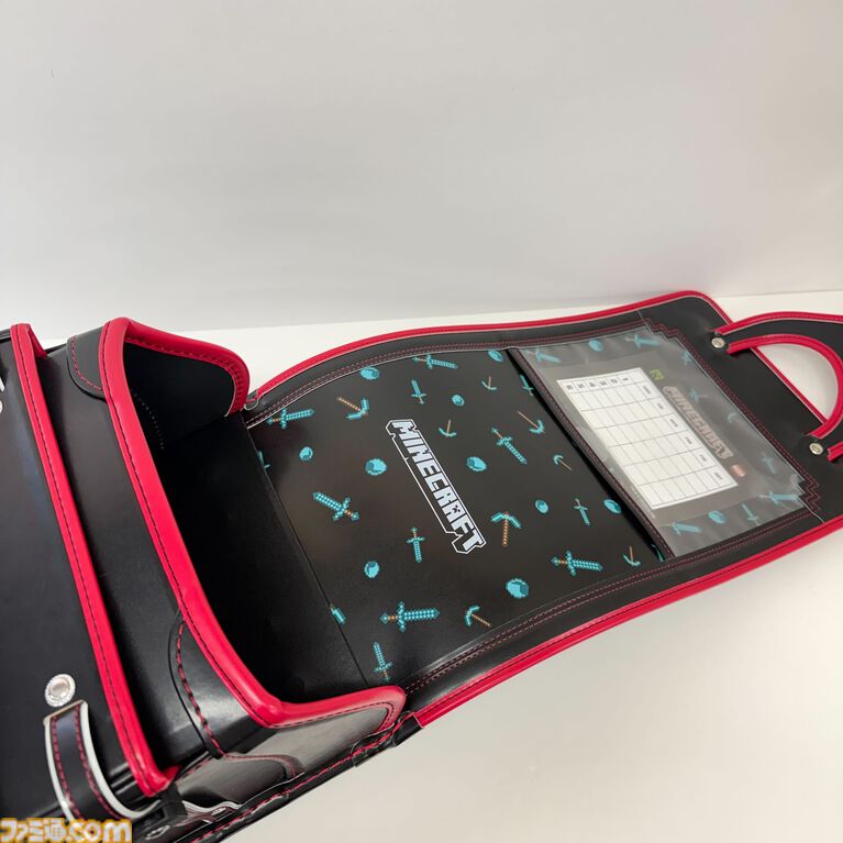 『マイクラ』モデルのランドセルが予約受付中。ビビットピンク、青、パールラベンダーステッチの3色が今年から仲間入り。2027年3月お届け