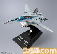 【マクロスF】『トップガン』コラボ、マーヴェリックカラーのVF-25が登場。変形ギミック搭載のフィギュアが本日（4/3）予約開始