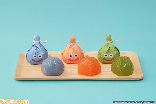 『ドラクエウォーク』リアルおみやげ“スライムまんじゅう”が4月17日に発売。青柳総本家の“カエルまんじゅう”とのコラボ商品