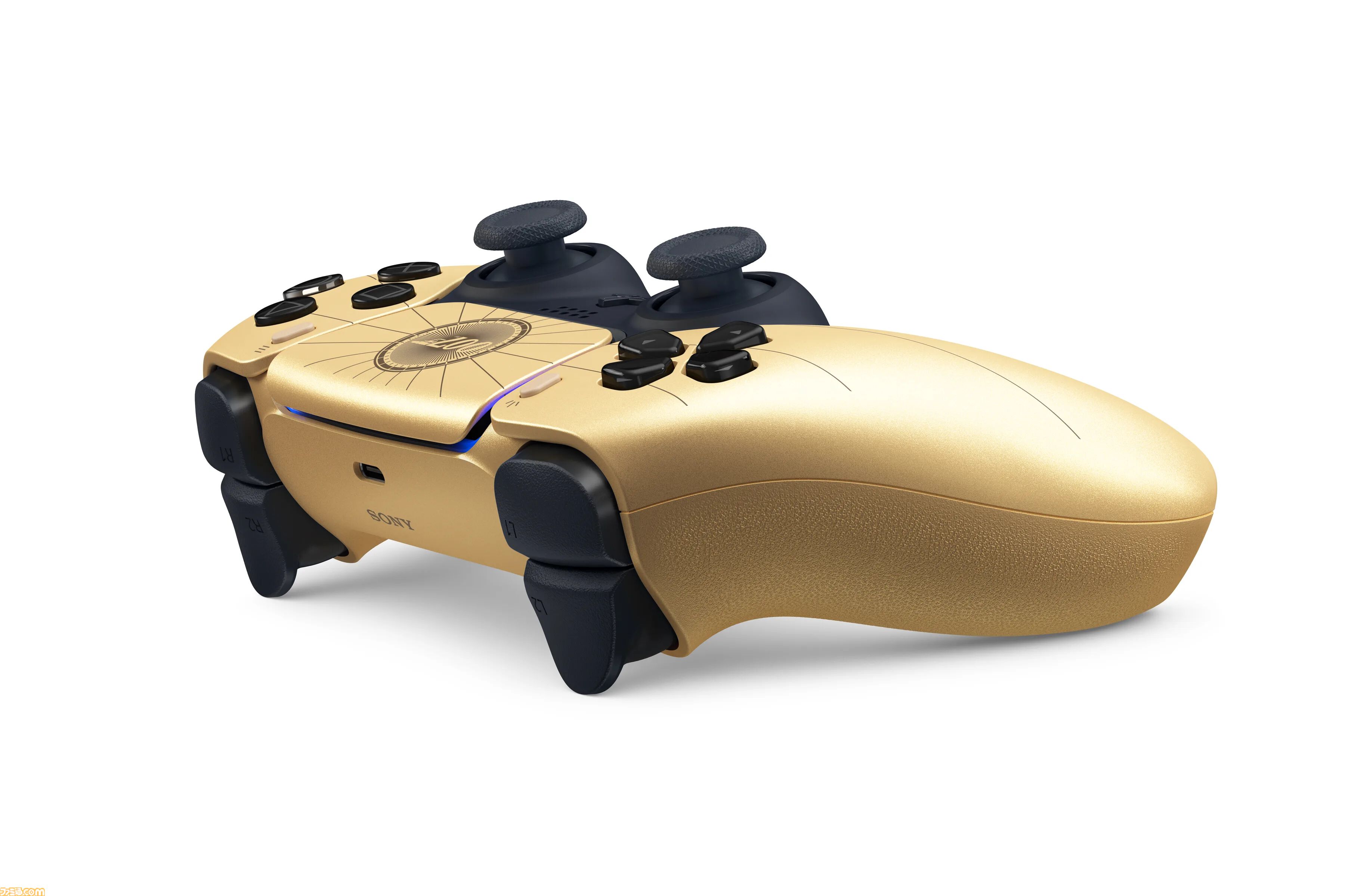 『007 First Light』デザインのPS5“デュアルセンス”が4/17から予約受付を開始。『007』のコードネームがプリントされた高級感あふれるゴールドカラー