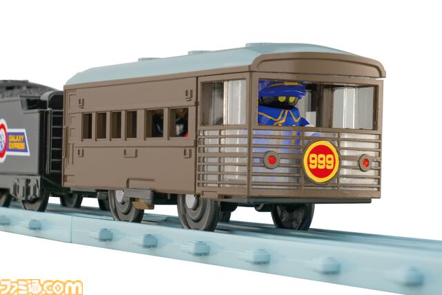 『銀河鉄道999』のプラレールが7月18日に発売。メーテル・鉄郎・車掌のプラキッズ（フィギュア）付属でアニメのシーンを再現可能