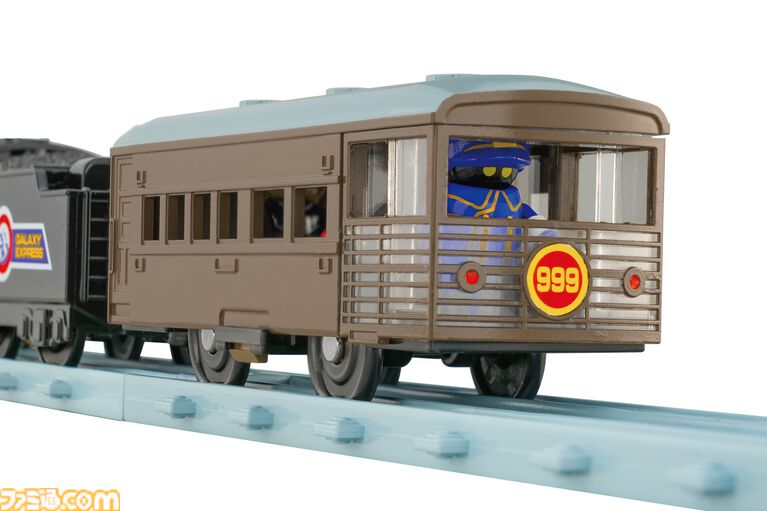 『銀河鉄道999』のプラレールが7月18日に発売。メーテル・鉄郎・車掌のプラキッズ（フィギュア）付属でアニメのシーンを再現可能