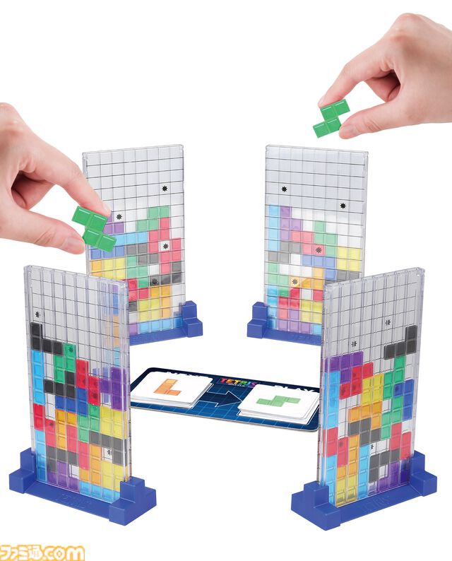 『テトリス』がボードゲームになって登場。テトリミノを実際に手に持って、落として、積み上げる体験が最大4人対戦で楽しめる