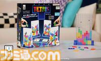 『テトリス』がボードゲームになって登場。テトリミノを実際に手に持って、落として、積み上げる体験が最大4人対戦で楽しめる