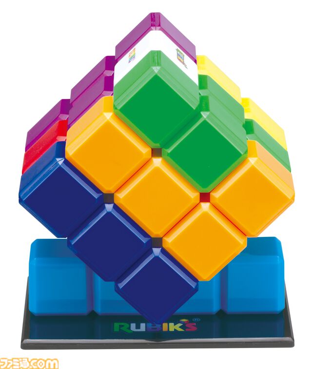 『テトリス』がボードゲームになって登場。テトリミノを実際に手に持って、落として、積み上げる体験が最大4人対戦で楽しめる