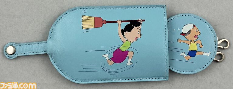 『サザエさん』エンディングのあのロッジを再現したバッグの再販が決定。アニメ放送55周年を記念したイベント“サザエさんあさひが丘スーパー”で購入可能。価格は68000円