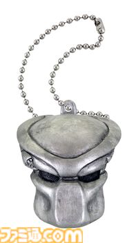 歴代プレデターのマスクのミニチュアマスコットガチャ。4月下旬から発売。1987年公開の1作目、『エイリアンVSプレデター』など11種類