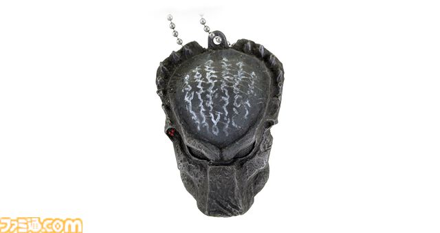 歴代プレデターのマスクのミニチュアマスコットガチャ。4月下旬から発売。1987年公開の1作目、『エイリアンVSプレデター』など11種類