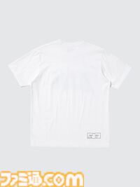 『ドラクエ』ユニクロUTが4月29日発売。いまにも合体しそうなスライム8匹、合体後のキングスライムをドット絵で再現したデザインがかわいい