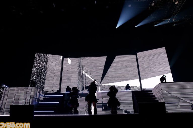 『シャニマス』8thライブ“∞thLIVE iと夢”のDay1リポート。3Dのアイドルたちと共演しながら『シャイニーカラーズ』珠玉の楽曲を披露