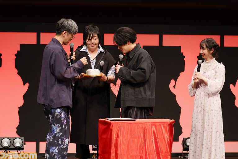 『ハンドラ』飴宮怠美の前日譚小説は「ちょっと薄暗い話」。黒沢ともよさんサプライズ出演の朗読劇もあった1周年イベントを、インタビュー付きでリポート