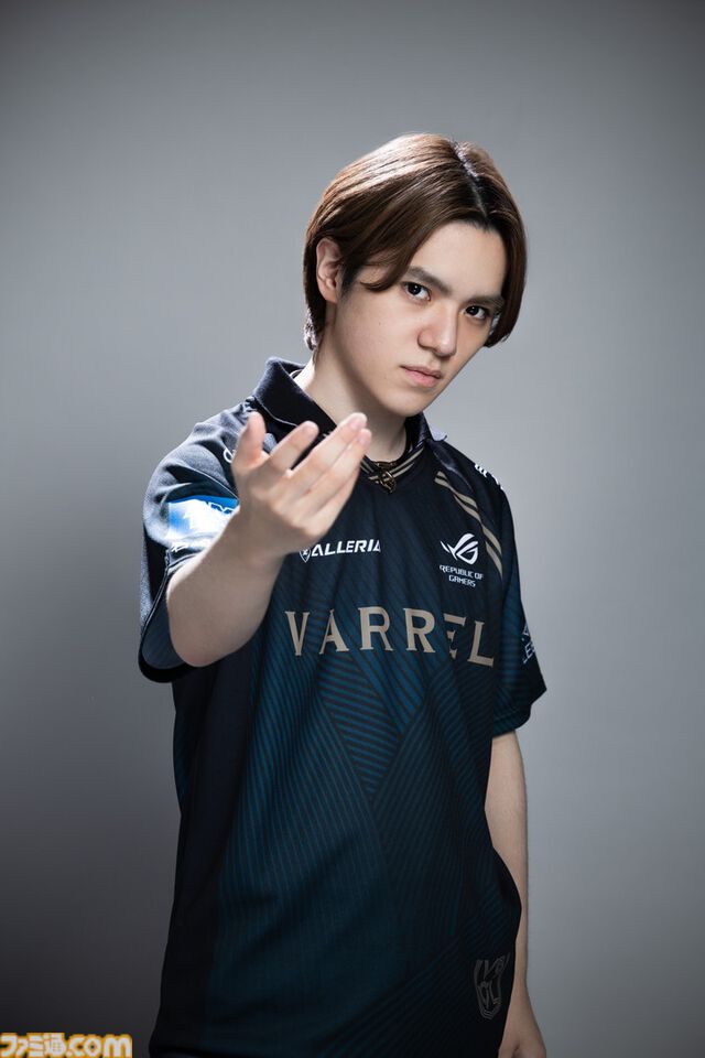 フィギュアスケーターの宇野昌磨がついにプロゲーマーに。プロゲーマー“ときど”とともに“VARREL”に加入。スケーターとプロゲーマーの二刀流で新たな戦いに挑む