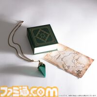 『パラノマサイト 伊勢人魚物語』キルケのペンデュラムネックレスが登場、チェーンを揺らしてダウジング気分。アヴィの地図クロスなど宝探しセットが予約開始