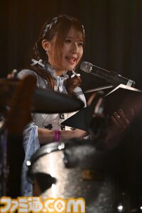 『配信少女ノ裏垢迷宮』ラグドロップスの鍵垢ライブをフォトリポート。不穏なナレーション後にはボーカルキャラの死が明かされる……【はのうら】