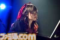 『配信少女ノ裏垢迷宮』ラグドロップスの鍵垢ライブをフォトリポート。不穏なナレーション後にはボーカルキャラの死が明かされる……【はのうら】