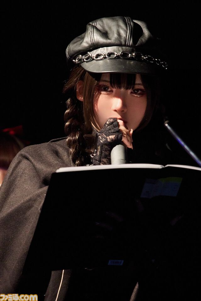 『配信少女ノ裏垢迷宮』ラグドロップスの鍵垢ライブをフォトリポート。不穏なナレーション後にはボーカルキャラの死が明かされる……【はのうら】