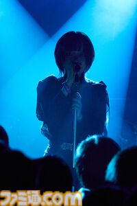 『配信少女ノ裏垢迷宮』ラグドロップスの鍵垢ライブをフォトリポート。不穏なナレーション後にはボーカルキャラの死が明かされる……【はのうら】