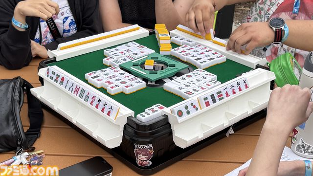 『FF14』北米ファンフェス2026・コスプレフォトリポート。ミコッテやエメトセルクのほか、ヤーンのマウントを自作する人、急に麻雀を始めるヒカセンたちなど十人十色