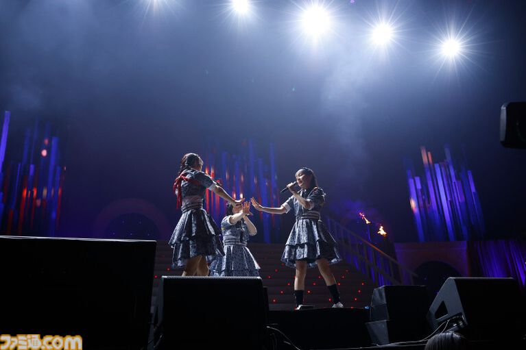 『アイマス ミリオンライブ！』13thライブDAY1リポート。高山紗代子主演の“全力援走”の名に相応しい、MCなしのノンストップライブに圧倒される。新曲『SPARKERS』のライブ初披露も
