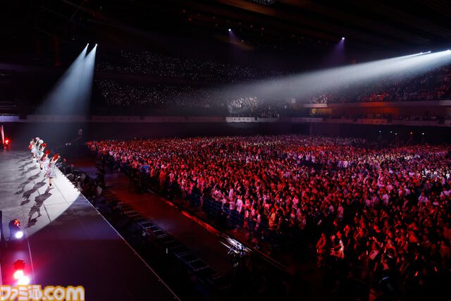 『アイマス ミリオンライブ！』13thライブDAY1リポート。高山紗代子主演の“全力援走”の名に相応しい、MCなしのノンストップライブに圧倒される。新曲『SPARKERS』のライブ初披露も