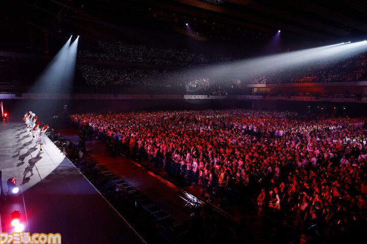 『アイマス ミリオンライブ！』13thライブDAY1リポート。高山紗代子主演の“全力援走”の名に相応しい、MCなしのノンストップライブに圧倒される。新曲『SPARKERS』のライブ初披露も